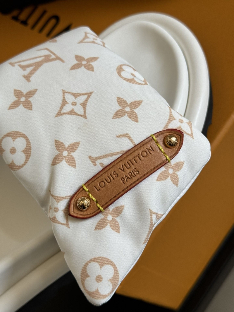 l0vis Vvtt0n slippers